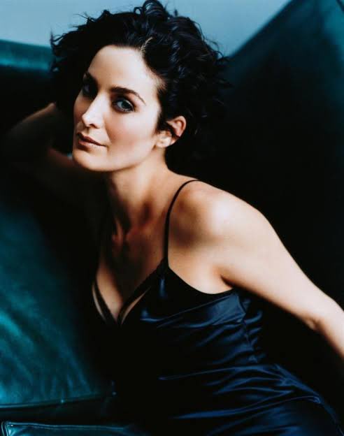 Happy Birthday to Carrie-Anne Moss  