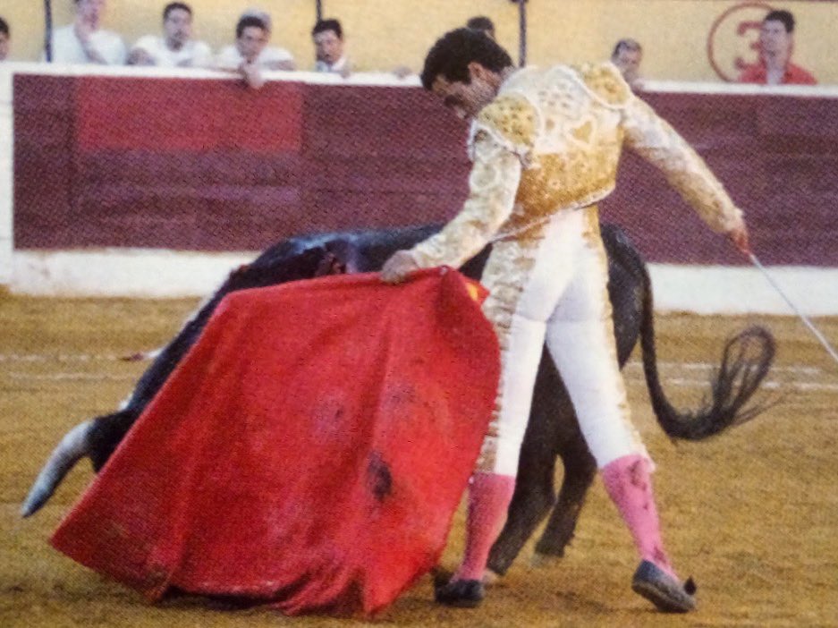 Víctor Puerto salió a hombros en Constantina el 21 de agosto de 1999 con toros de Jódar y Ruchena alternando con Miguel Báez "Litri" y Juan Pedro Galán. Cortó las dos orejas de su primer toro y saludó una ovación en su segundo. <a href="/ramirezvictore/">Victor E Ramirez M</a> foto archivo