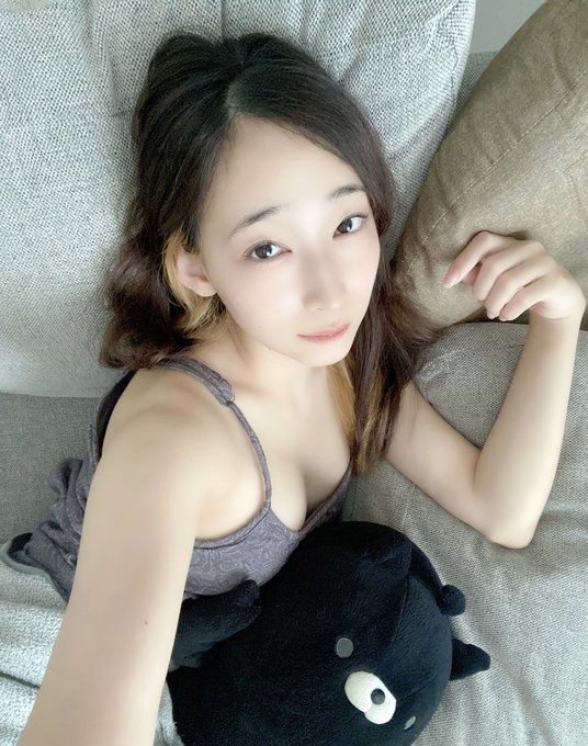 店の営業がある日は昼間なるべく お昼寝するようにしている 真っ黒な添い寝フレンドと共に♡  今夜も21-翌5時で夏祭り営業ですよん https://t.co/n4KfMt3ieN