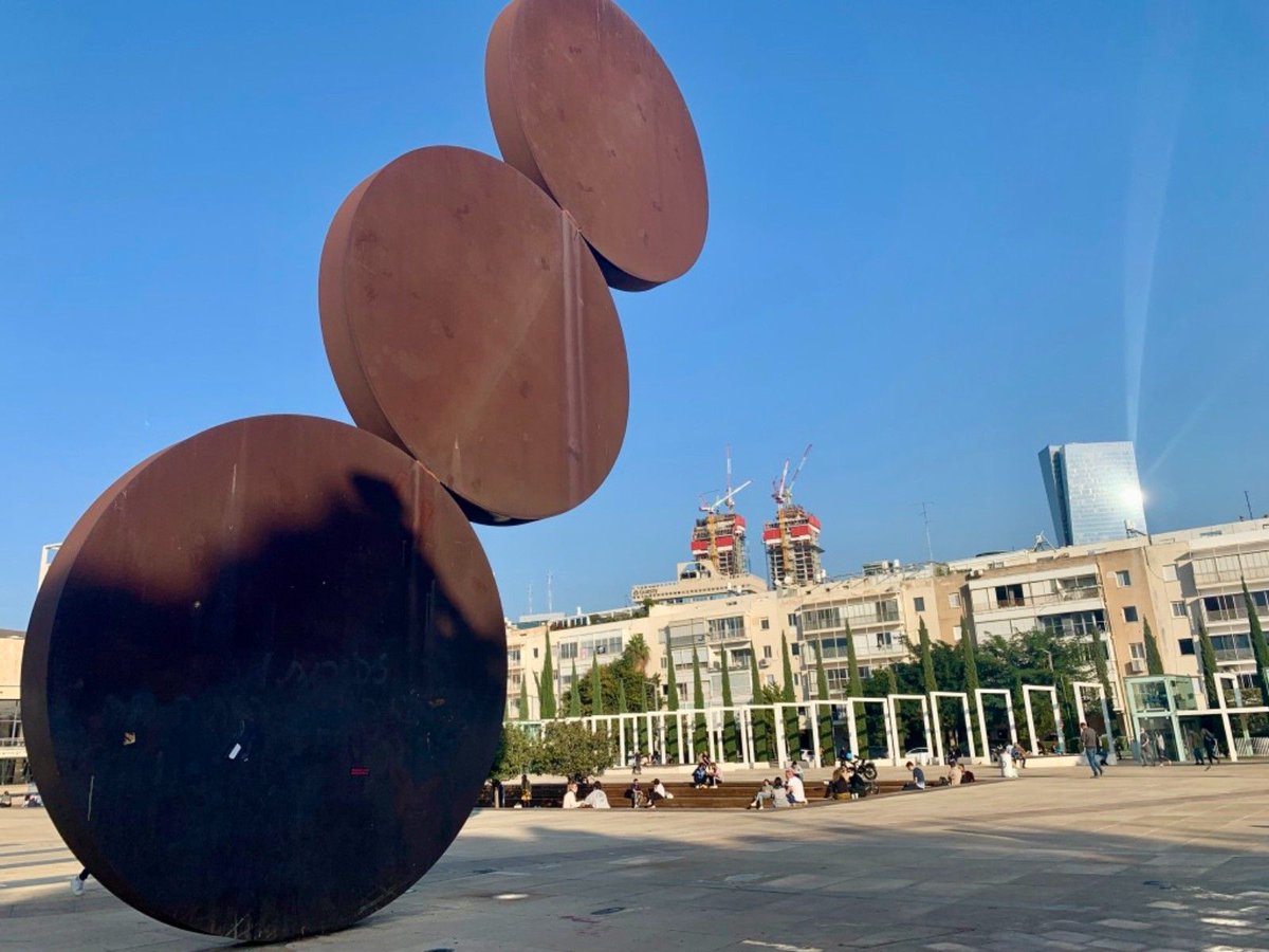 ESIsrael21c's tweet photo. El 21 de agosto de 1932 nació Menashe Kadishman, escultor y pintor de #Israel. Entre sus obras públicas está la enorme #escultura de tres círculos apilados en la plaza #Habima justo afuera del teatro homónimo. Falleció el
https://t.co/YuuEZuOeFa https://t.co/kj0iJq6oeZ https://t.co/GGxVGCX315