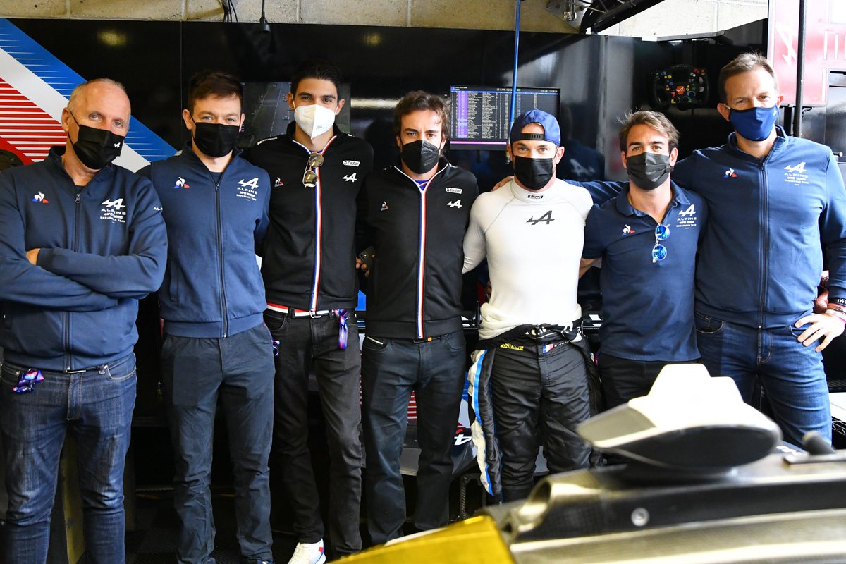AlpineWECteam's tweet photo. Ravi d'avoir la visite de Laurent Rossi et des pilotes de @AlpineF1Team @alo_oficial et @OconEsteban ce matin..
Une autre belle surprise à venir aussi plus tard dans la journée!
#alpine #alpineracing #LeMans24 #alpinefamily https://t.co/hDSskoY1jg