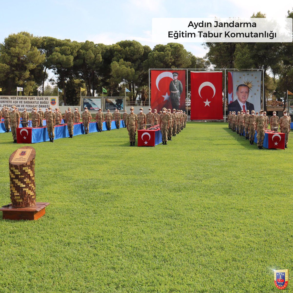 jandarma's tweet photo. Jandarma Genel Komutanlığı emrinde temel askerlik eğitimlerini tamamlayan 2001/3 tertip erbaş ve erlerimizin yemin törenleri birliklerinde gerçekleştirilmiştir.🇹🇷 https://t.co/kW4OhdcYSB