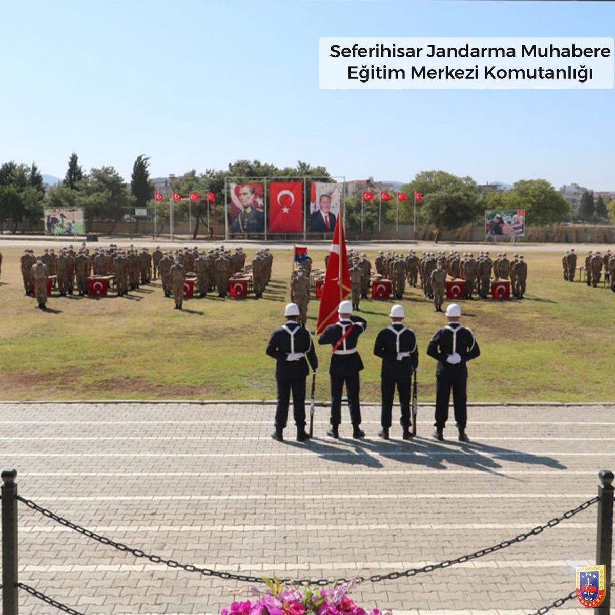 jandarma's tweet photo. Jandarma Genel Komutanlığı emrinde temel askerlik eğitimlerini tamamlayan 2001/3 tertip erbaş ve erlerimizin yemin törenleri birliklerinde gerçekleştirilmiştir.🇹🇷 https://t.co/kW4OhdcYSB
