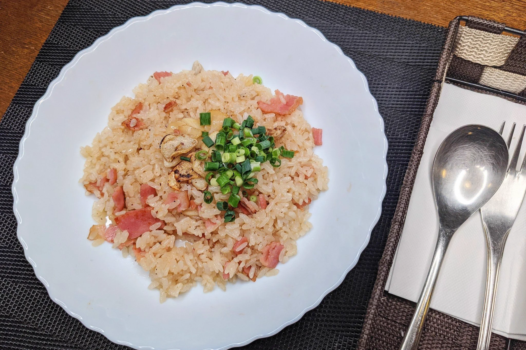 あっという間に完食しちゃう美味しさ？！絶品「ガーリックライス」レシピ！