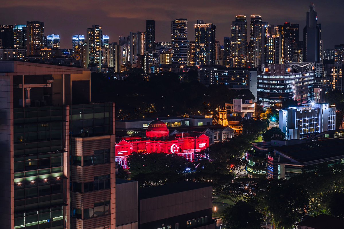 javanng's tweet photo. View of National Museum of Singapore from above at night.

The museum is basked in red and white in August to celebrate Singapore’s 56th National Day.

📸 Nikon Z 7II + NIKKOR Z 24-200mm f/4-6.3 VR lens.

#Singapore #SG56 #VisitSingapore #NightPhotography #cityvibes #seemycity https://t.co/ktSaBqDHPT