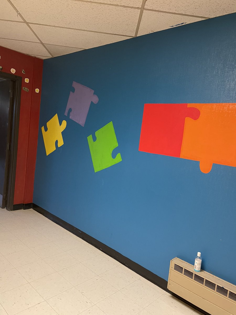 MsHicks13's tweet photo. Had the honor of being asked to paint a mural for our Kindergarten hallway over the summer!! What better way to show unity and connection than a puzzle?! #oneccps @Falling_CreekES thank you @PJohnsonElemEd ! https://t.co/xtN14UxB3A