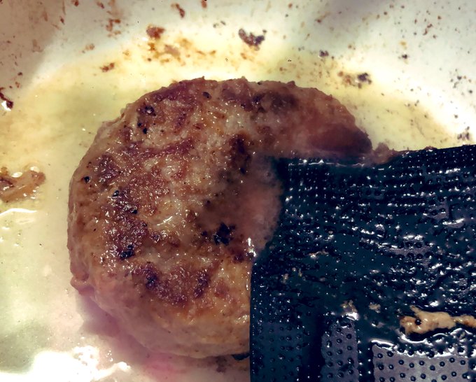 あー♡
なんか透明なお汁でてきたよぉ♡
これくらいの加減がいいのかな♡
お肉の中までじんわりあっためて幸せになろうねー♡♡ 