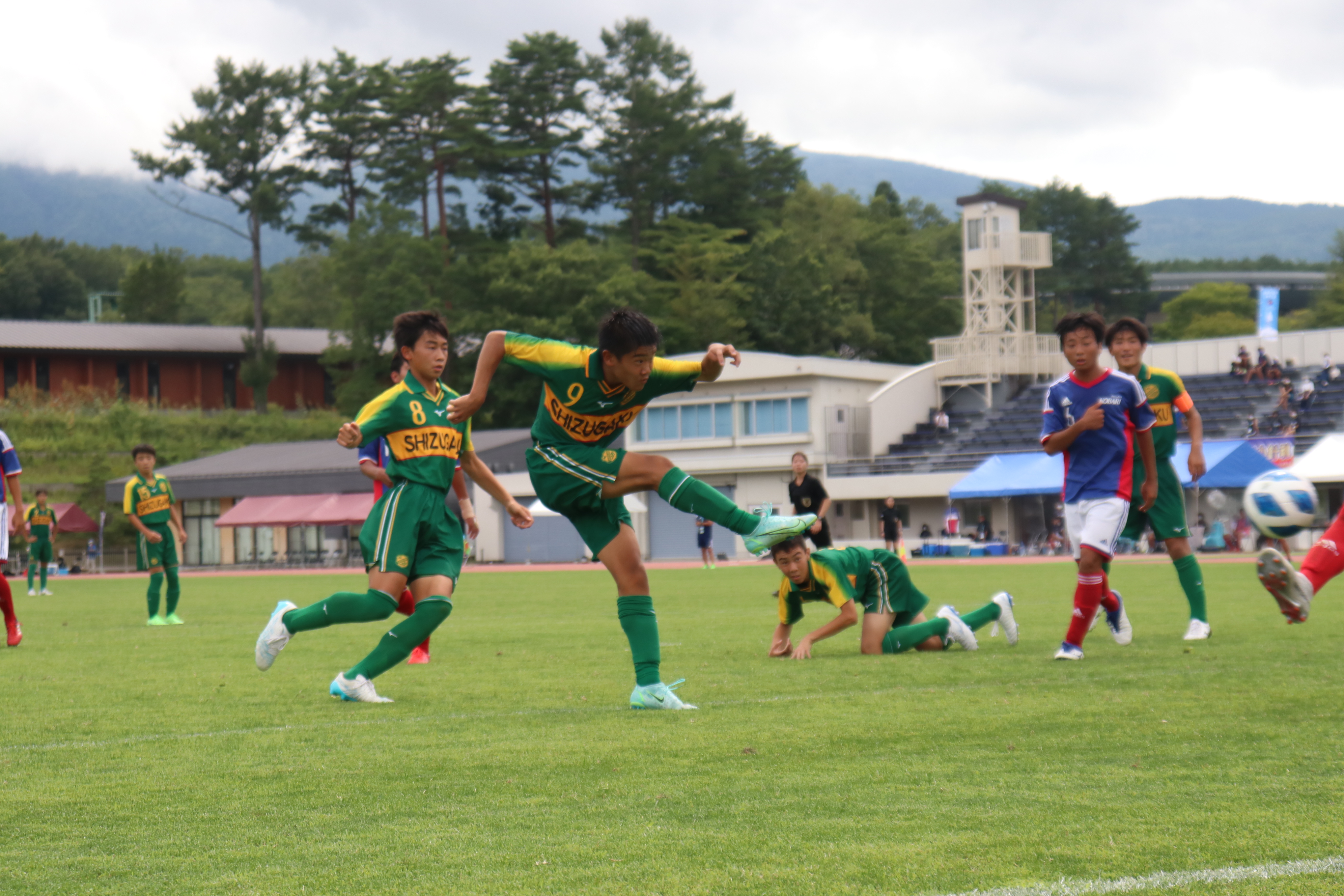 スポーツ報知 静岡支局 全国中学体育大会サッカー 男子準々決勝 静岡学園2 0小針 新潟 明日は２日連続で 準決勝 静学ー青森山田 が行われます ９番の望月成真くんは 先輩たちは負けても自分たちのサッカーをやりきった 僕たちも静学のサッカーを