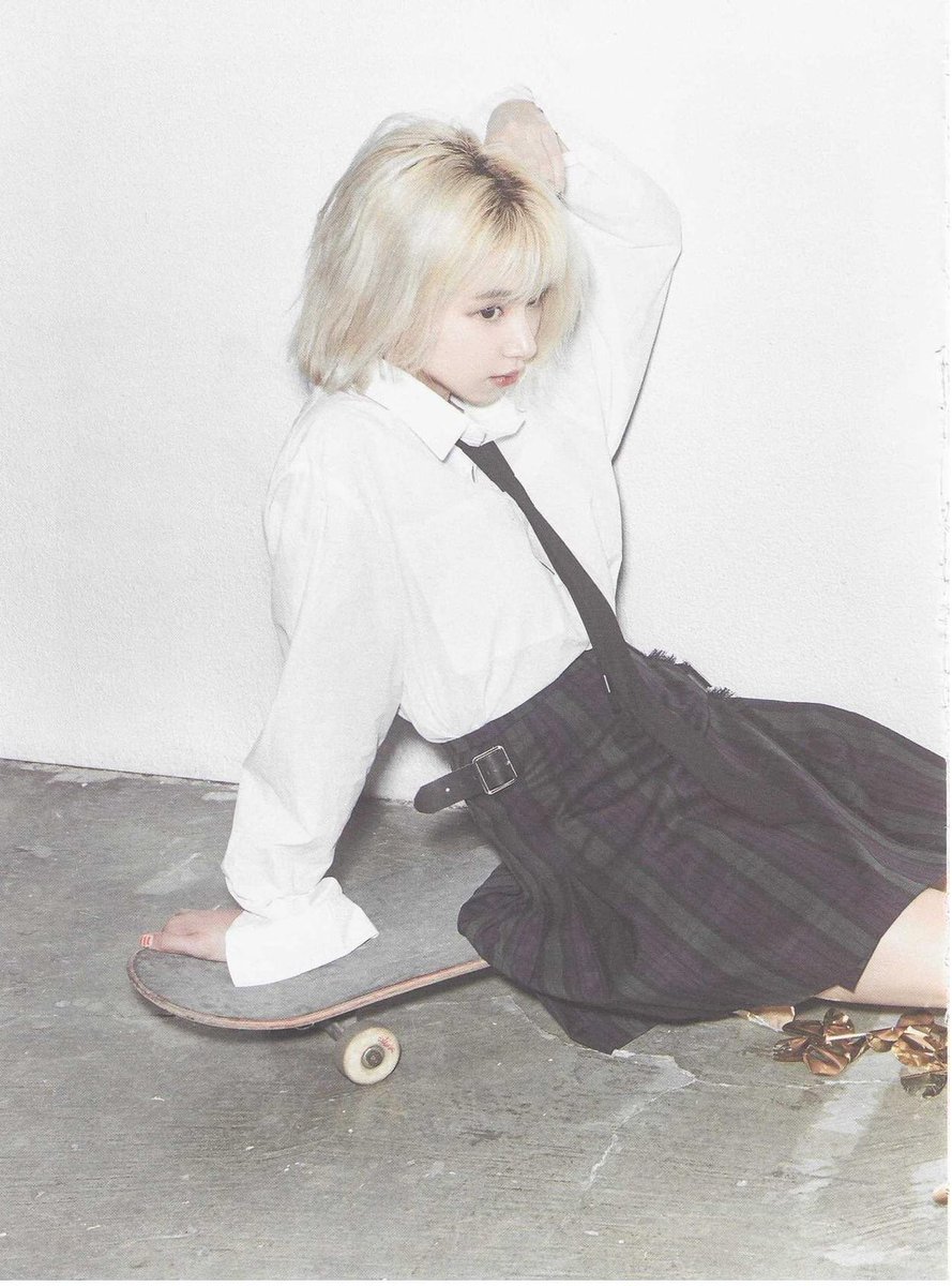 softonces's tweet photo. OMG, SON CHAEYOUNG!!!! https://t.co/7xB7JX0GKY