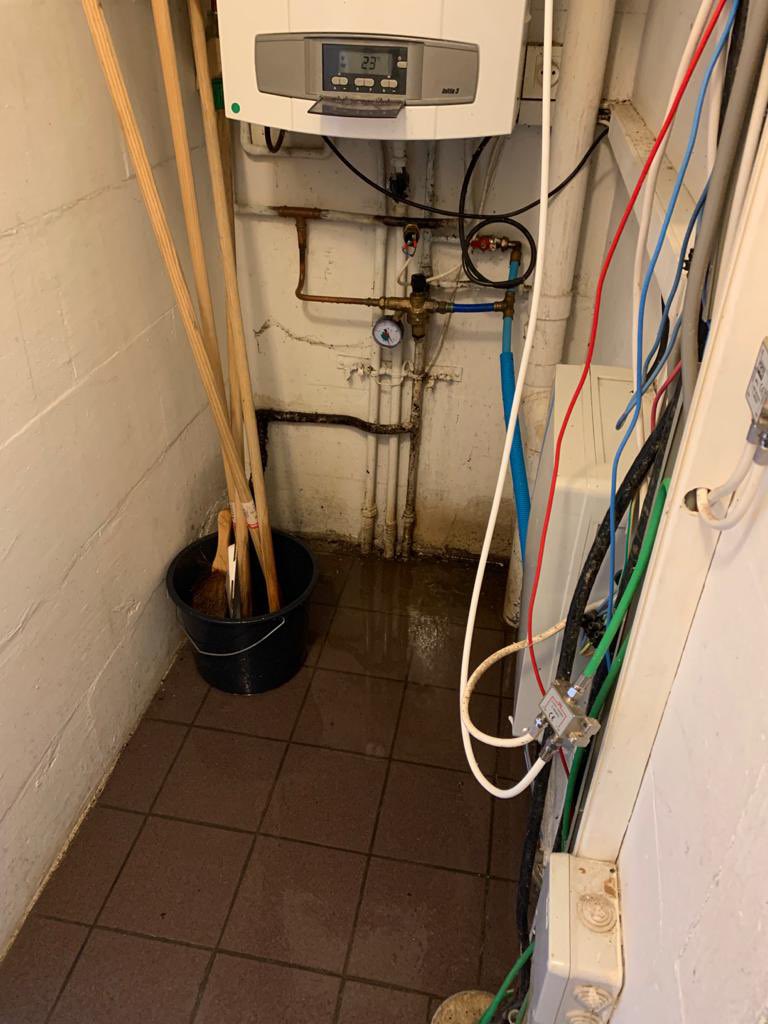 40MPLC's tweet image. #centerParcs #lesboisfrancs changement cottage suite à pb d’eau chaude, dans le nouveau chaudière qui fuit , frigo cassé, radiateur qui inonde le salon…. Chauffage Qui fonctionne pas Vacances trop cher par rapport à la qualité de service !