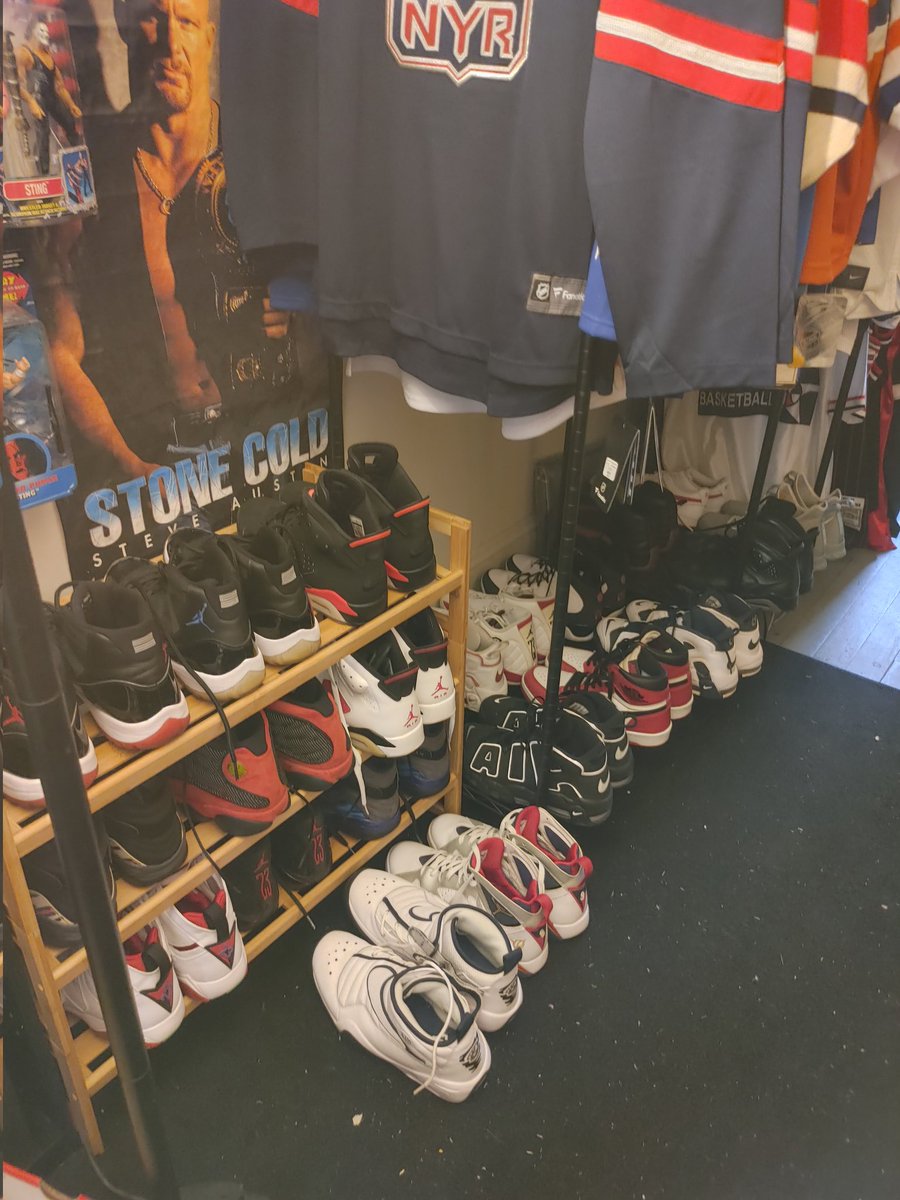 Wreckingcrue86's tweet image. Wearing my old school #BestInTheWorld shirt today but can't decide which shoes to wear with it, @doingthefavor  and yes,this picture is a few weeks old and I did vacuum not long after this picture was taken🤣🤣😂😂🤣🤣 #theFirstDance #CMPunkisAllElite  #cmpunkday #CMPunk