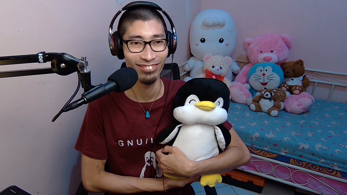 boedybios's tweet photo. Persiapan sesi nostalgia bersama Majalah Info Linux 🥰
#InfoLinux #IndonesiaBelajar #Podcast https://t.co/bz6P7CDfZN