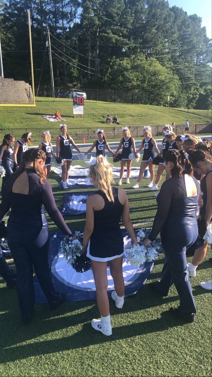 cheer_gca's tweet photo. It was a great home opener as the Rams won 59-0! 🐏 🏈 https://t.co/vUhf0U5Ras