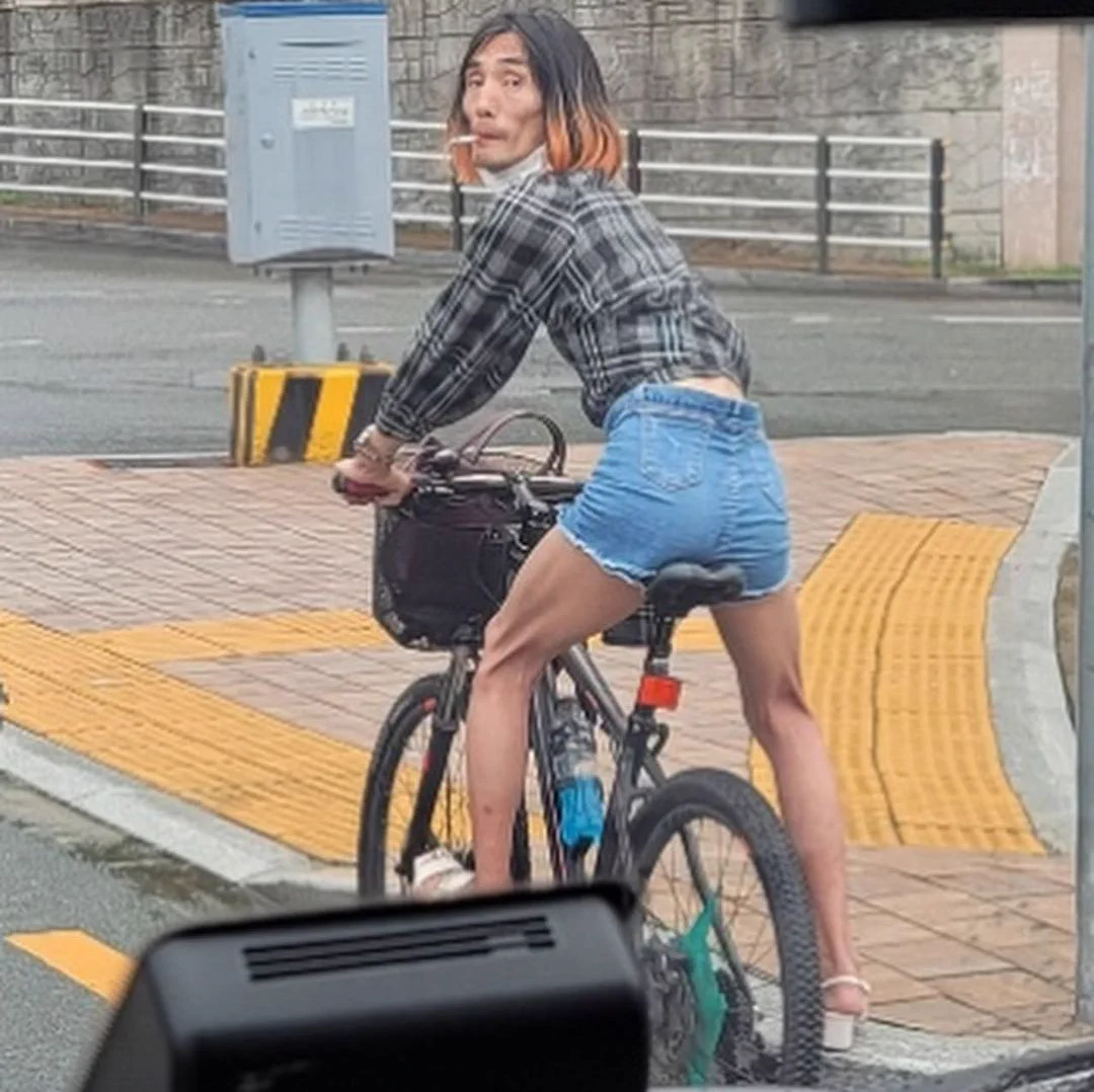 自転車の右側通行は違反ですよ～！ってあれ？！最後のオチが・・・ｗｗｗ