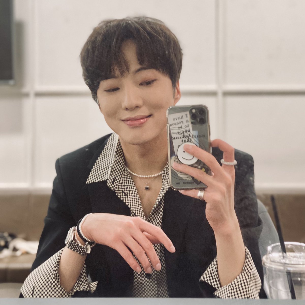 official__yoon's tweet photo. 오늘 새가수 하는 거 잊지 않으셨죠?👍🏻 https://t.co/DPg4CxNzCy