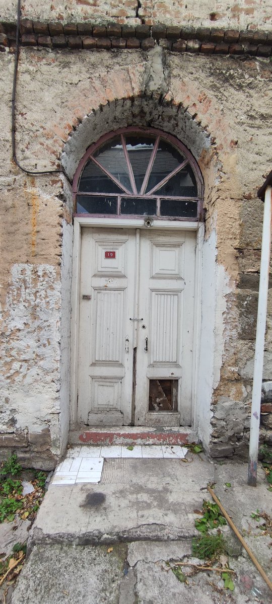 Her kapı ayrı bir hikayeye açılır... 
#restorasyon
#kapı #Door #eskikapı
#yasayankultur 
#kulturel_miras
#yerel_mimari
#yerelmimari
#kulturelmiras 
#osmanlıevleri 
#eskievler
#eskieser
#kültürvarlıkları 
#koruma
#korumakurulu 
#sivilmimarlıkörneği
