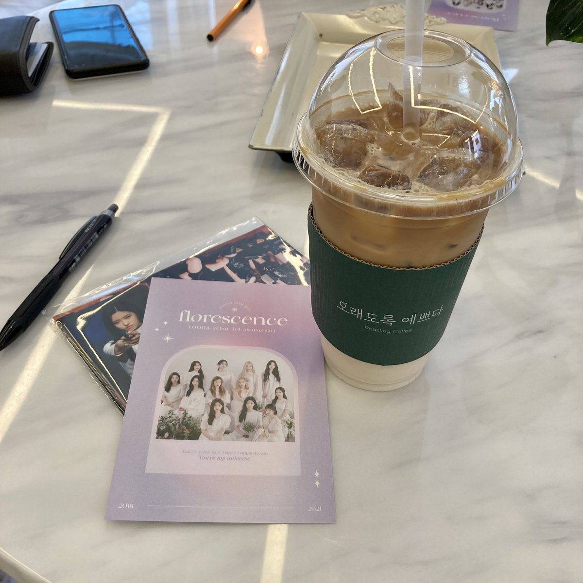 LOONA_orange's tweet photo. #이달의소녀가_피워낸_3번째_꽃 

이달소 완전체 데뷔 3주년 너무 축하해~~ 🎉🎉

이쁜 카페 준비하느라 고생하신 분들 너무 너무 감사합니다! 잘보구가여 https://t.co/DAWM3FA6L1