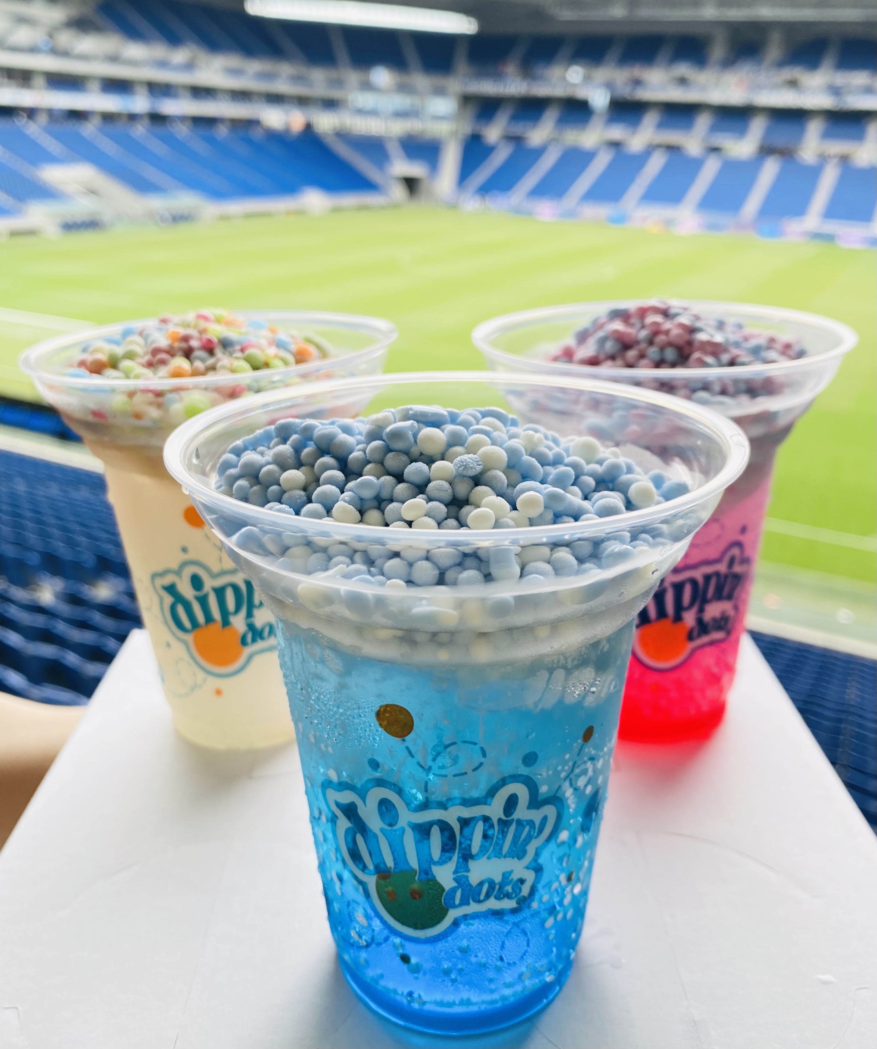 Twitter 上的 ガンバ大阪オフィシャル J1 第25節 Fc東京戦 美味g 情報 本日のおすすめ パナスタで世界のグルメが味わえる アメリカ ディッピンドッツフロート 星条旗カラー 各500円 ディッピンドッツアイスクリーム 夏にぴったりの限定