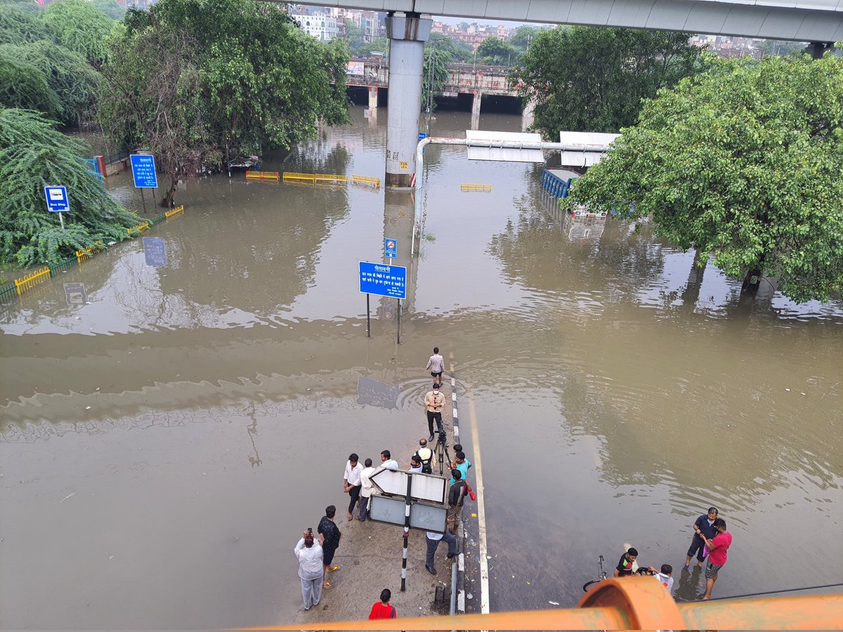 iamhdas's tweet photo. I think #DTC needs to launch their boat services soon. #DelhiRains #DelhiWeather 

@ndtv @ANI @ZeeNews @indiatv @BBCBreaking https://t.co/X6OtfckK3v