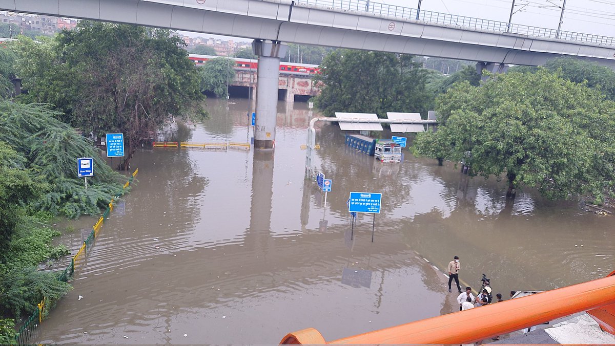 iamhdas's tweet photo. I think #DTC needs to launch their boat services soon. #DelhiRains #DelhiWeather 

@ndtv @ANI @ZeeNews @indiatv @BBCBreaking https://t.co/X6OtfckK3v
