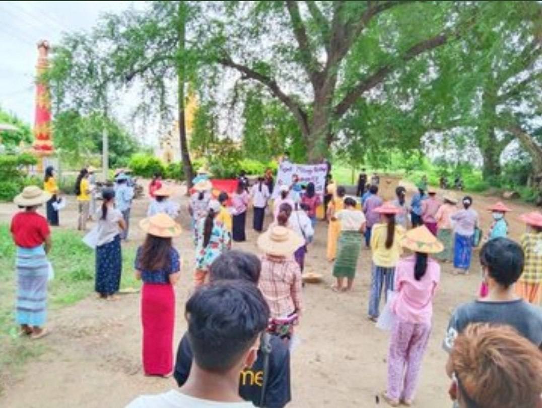 OhnLay4's tweet image. Protesters from #Yinmarpin &amp;amp; #Salingyi Townships banded together to stage a rebellion against the military dictatorship. RECOGNIZE NUG TO SAVE DEMOCRACY #Aug21Coup  #WhatsHappeningInMyanmar