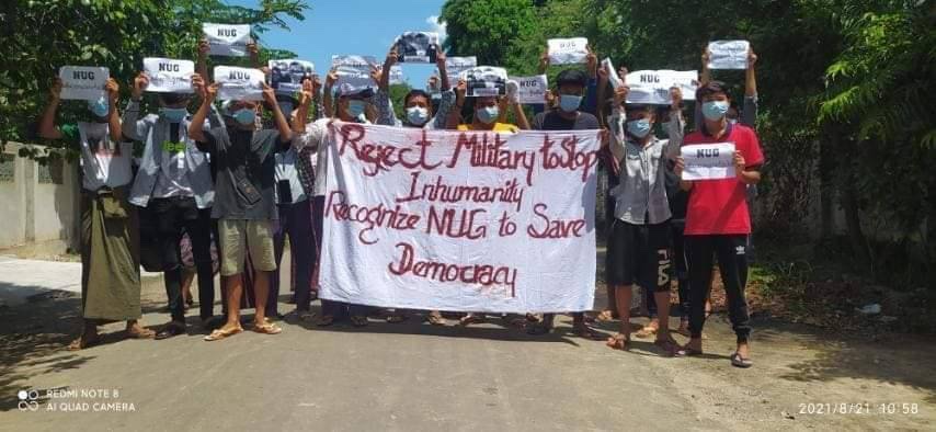 OhnLay4's tweet image. The #Monwya Students Strike bravely took to the streets, chanting slogans demanding the removal of the Dictatorship. They urged the UN to recognize @NUGMyanmar. RECOGNIZE NUG TO SAVE DEMOCRACY #Aug21Coup  #WhatsHappeningInMyanmar
