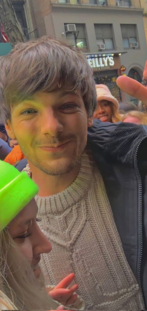 _harryshouse_'s tweet photo. sei un muscolo raggio di sole tomlinson ☀
Louis Tomlinson (@Louis_Tomlinson) for #ArtistoftheSummer @965TDY
votate grazie. https://t.co/4tJNRlEnQV
