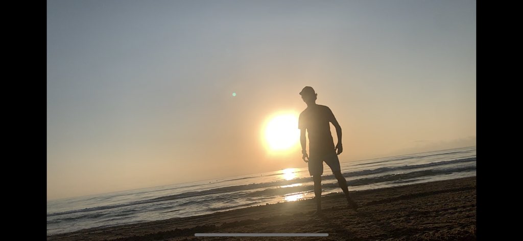 sucof_BL's tweet photo. Hoy con resaca y dolor de cuerpo, toca relajarse.
Pero hay que seguir con ganas de hacer el tonto desde por la mañana …
! BUENOS DÍAS DESDE EL INFIERNO !
😎 🌞 🏖
#queNoAcabe https://t.co/NGeB9pkeHB