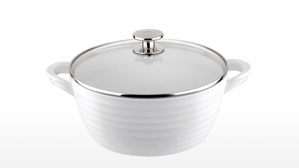 The_Chinashop's tweet image. A casserole dish that you can't live without, this Sophie Conran casserole dish is designed to make entertaining company hassle-free.  ow.ly/bMIy50FTaqE

#Kitchen #SophieConran #Casseroledish #Perfect #Gift #Giftideas