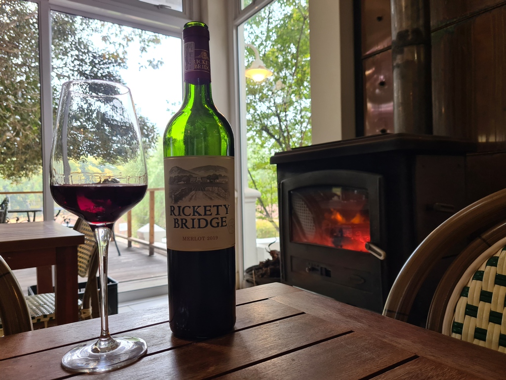 RicketyBridgeW's tweet photo. Come and warm up in front of the fireplace at the #WineTastingCentre this weekend - it's going to be a chilly one!
🍷
#RicketyBridge #CountrysideComfort #Franschhoek https://t.co/kK9aO1wVuo