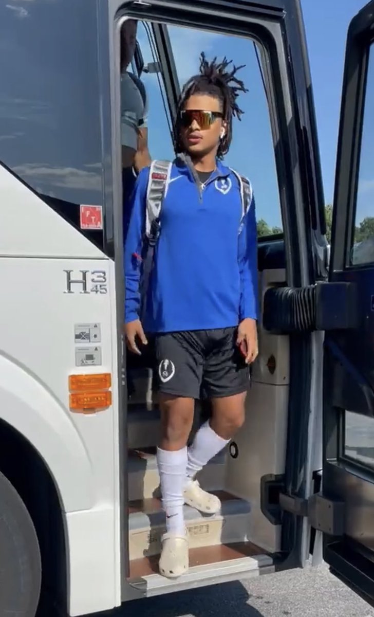 Gates_CassHC's tweet photo. One day Imma look this good! And I believe he threw for 3 TD’s and ran for 1 tonight. #looksharpplaysharp #war #🥶 https://t.co/OqOCCCKpal