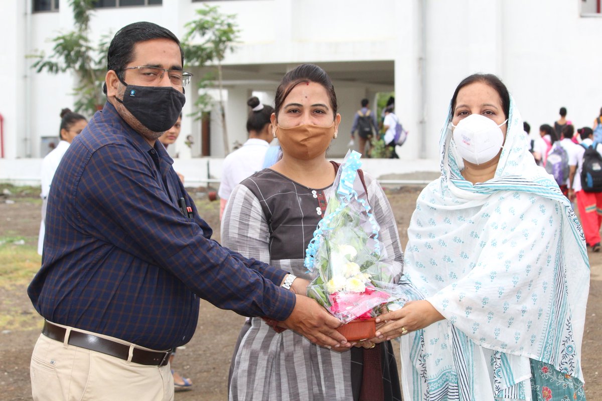 Astronomy178's tweet photo. We planted trees because
1) Trees fight climate change
2) Trees clean the air and help us breathe
3) Trees prevent soil erosion and rainwater runoff

#OnenessVann #RajkotCity on 21st August

#OnenessVann #SantNirankariMission #SNCF

@santnirankari 
@OnenessVann 
@sncfoundation https://t.co/vxECCoMgjb