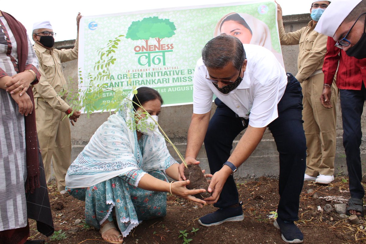 Astronomy178's tweet photo. We planted trees because
1) Trees fight climate change
2) Trees clean the air and help us breathe
3) Trees prevent soil erosion and rainwater runoff

#OnenessVann #RajkotCity on 21st August

#OnenessVann #SantNirankariMission #SNCF

@santnirankari 
@OnenessVann 
@sncfoundation https://t.co/vxECCoMgjb