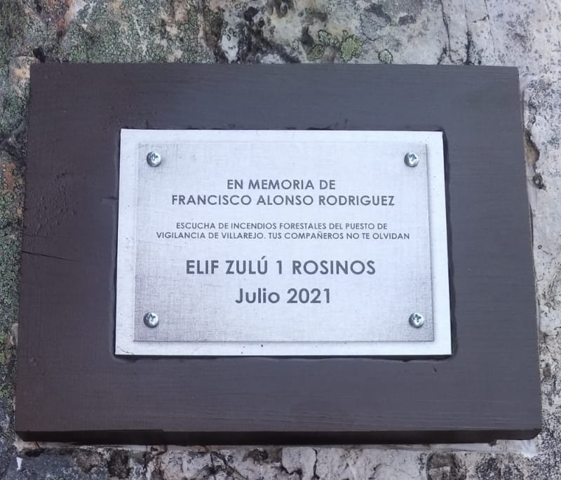 INFOCYL's tweet photo. La ELIF y #aamm de Zulú 1 Rosinos #Zamora, rinden homenaje a Francisco Alonso Rodriguez, Vigilante del Puesto de #Villarejo, recientemente fallecido. DEP.
Allá donde estés sigue protegiendo nuestros montes. https://t.co/c5UCIVELWf