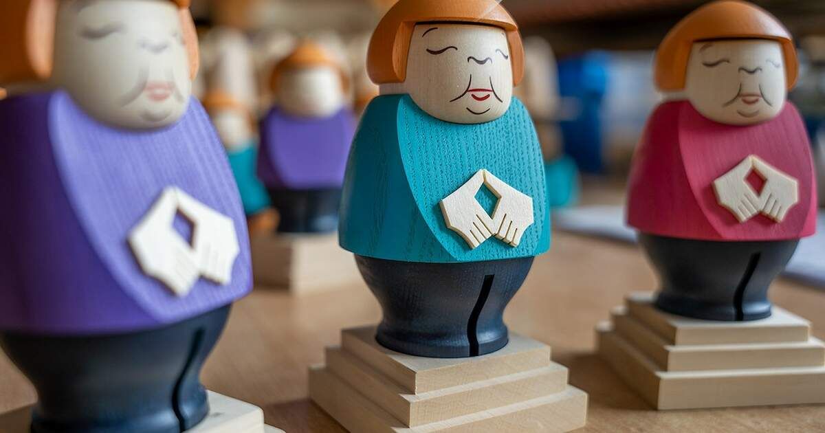 Get your house smelling fresh with the Angela Merkel Räucherfigur! buff.ly/3B31ZcV #AngelaMerkel #Rauchermannchen #Germany