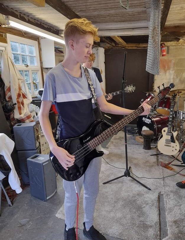 Live today at Dovercourt Boating Lake - 12 &amp; 2pm. 

Hey, it’s been a quiet year for everyone but we’ve been hard at work practicing and we’re raring to go. 
We’ll be doing 2 sets today. One at 12 and the second at 2pm. Love to see you all there 🎸💥d