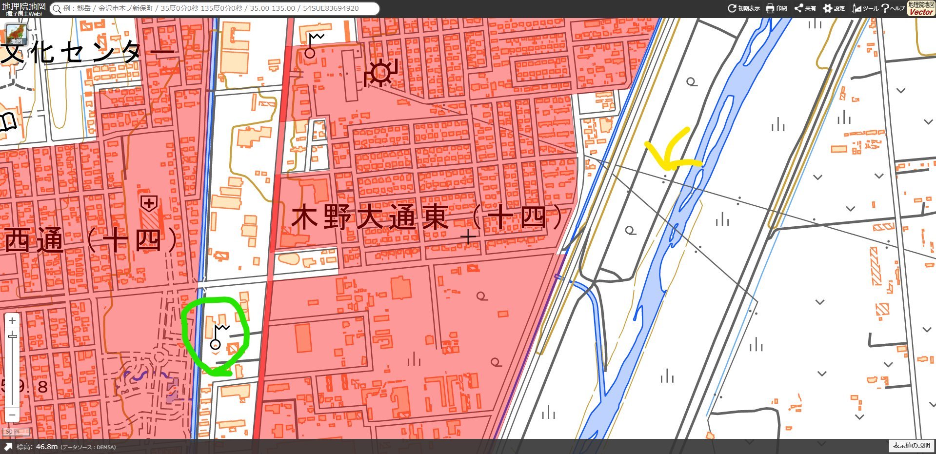 Iwama Iphoneで3dスキャンする人 国土地理院地図 をオススメしている理由ですが グーグルアースだと見落としがちな高圧線や電波塔などが地図記号で載っている点です 緑丸が電波塔 黄色矢印が高圧線になりますが グーグルアースだと土地勘が無い限り気付け