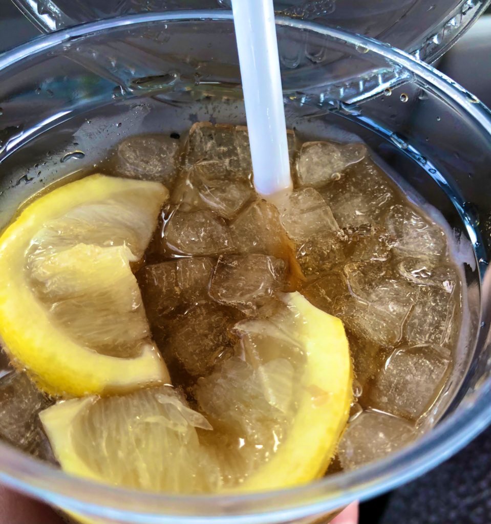 パーマストンによろしく 長野 モスでクラフトコーラ頼んだら 味がおかしい 薄いというか味しないよ と訴えたら作り直しますと言われて出された物がこれ どう見てもレモンは私がその前に絞ってた物で 少し飲んだ量だけ足されて戻ってきた ひどい パーマストンによろしく 長野 モスでクラフトコーラ頼んだら 味がおかしい 薄いというか味しないよ と訴えたら作り直しますと言われて出された物がこれ どう見てもレモンは私がその前に絞ってた物で 少し飲んだ量だけ足されて戻ってきた ひどい