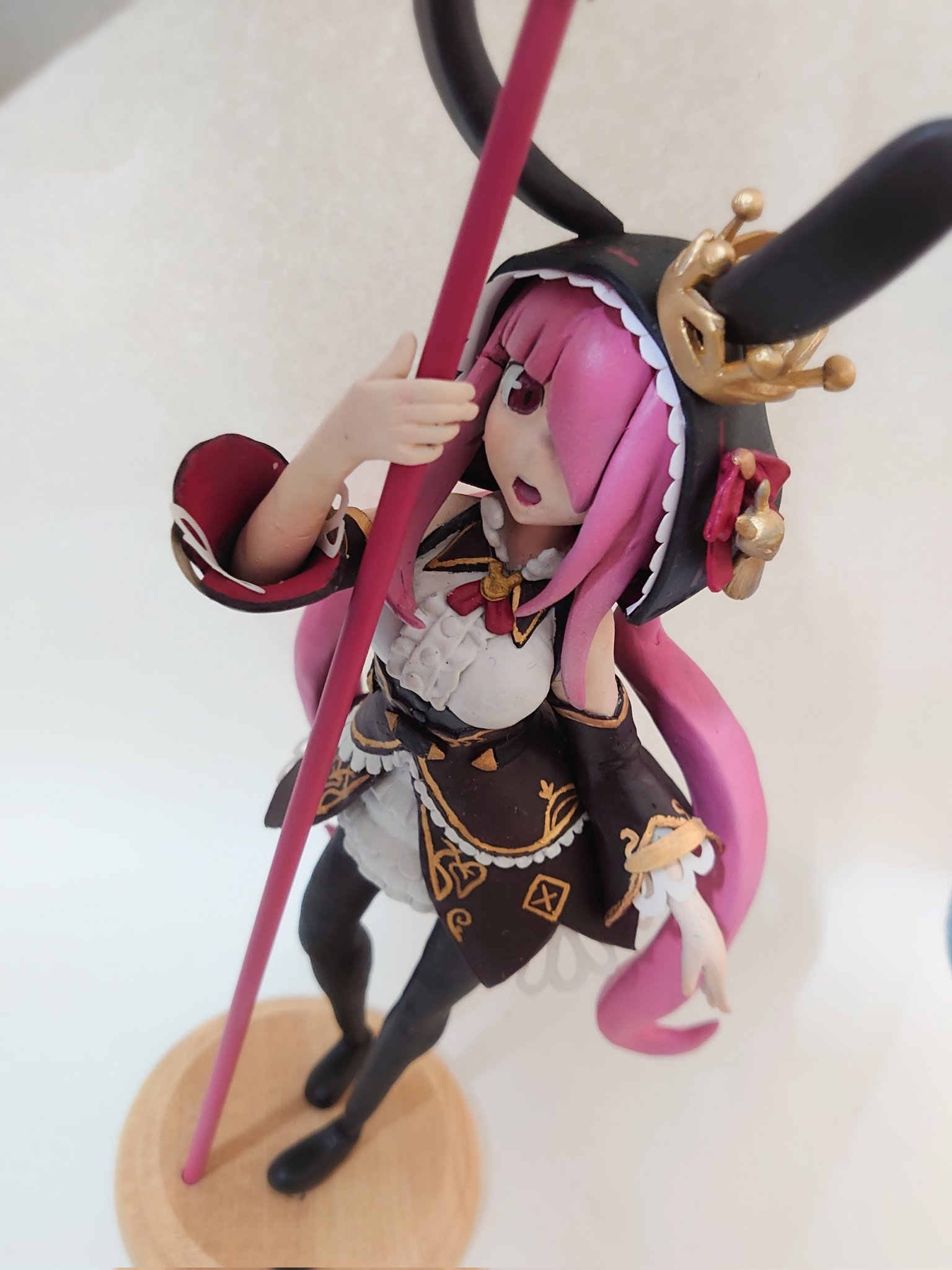 ট ইট র クロネ アルスト 魔王ちゃんフィギュア作りました 高さ30センチ 重さ500グラム 制作期間2週間の大作です 離れて見たら売り物に見えなくもない かな アルスト アルストフィギュア ビモショ T Co Mawnoksmxu ট ইট র