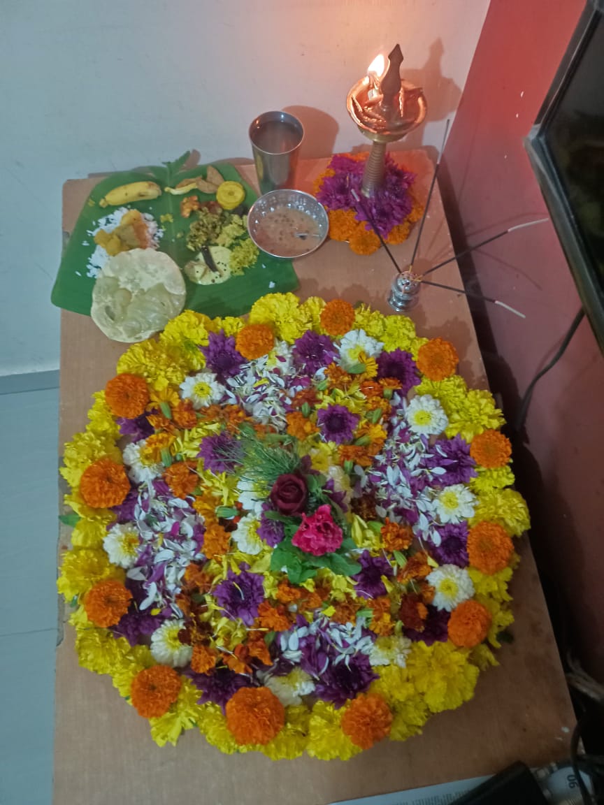 ShillyMenon's tweet photo. Onam celebrations at Home. Happy Onam to all of you🌼🌼🏵🏵🍀🍀💮💮🌻🌻🌺🌺🌸🌸💐💐🌹🌹🥀🥀🌴🌴😊😊 https://t.co/oSLUIIlYSU