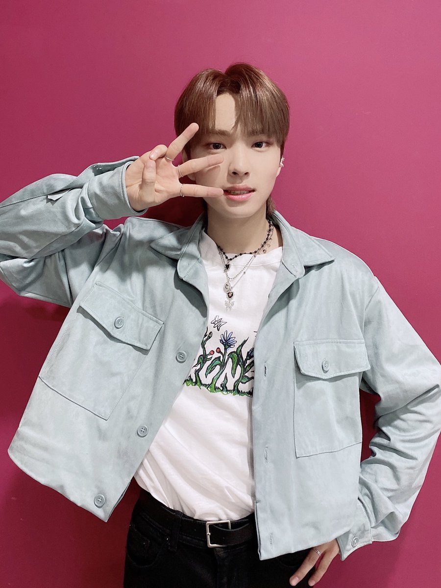 GHOST9OFFICIAL's tweet photo. [#inGHOST9]

#이강성 이 함께한 #박지훈 선배님의 #LOST 무대!
고스티 어떠셨나요?🥰

천재 다람쥐답게 무대도 척척 멋있게 해낸 강성이💪
요즘 다람쥐는 랩도 잘 하나봐요!! 🐿 

#고스트나인 https://t.co/fhodLiO1sw