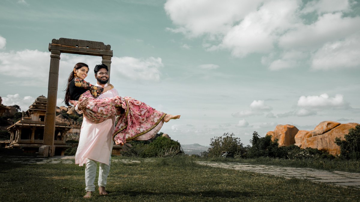 Cameralifelive's tweet photo. RT @newprostudio: A picture-perfect day.
"The best thing to hold onto in life is each other."
#ProStudio #prostudioevents #newprostudio #davangere #prewedding #wedding #photography #photographer #couple #marriage #weddinginspo #photooftheday #love #prewe… https://t.co/ph3TVgUaY3