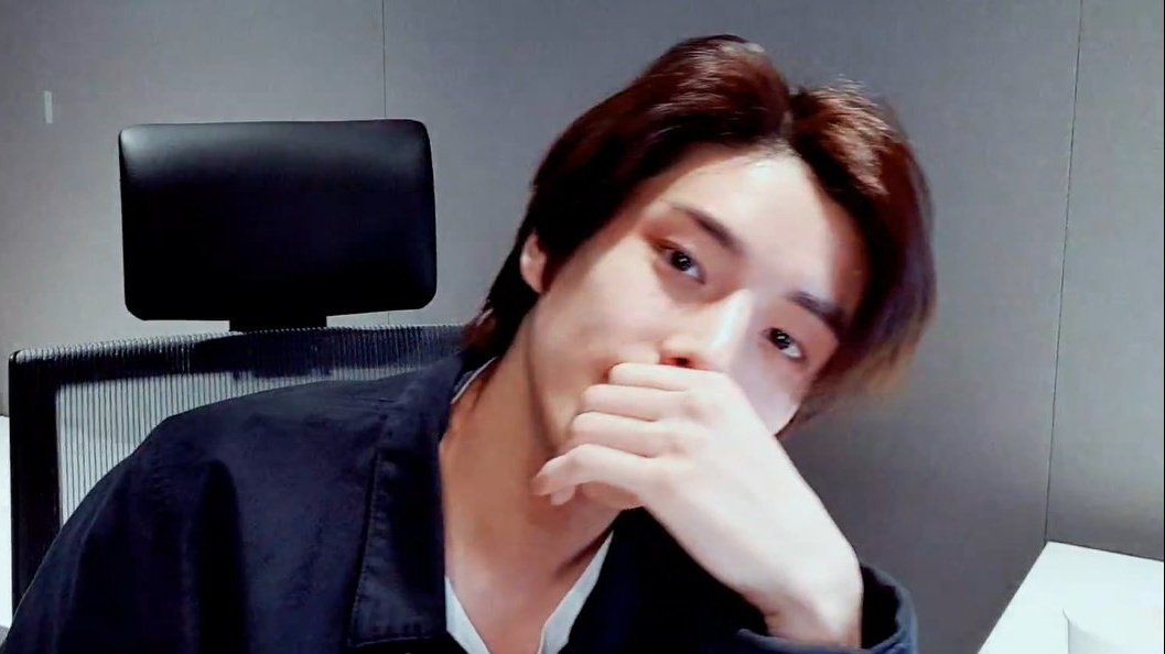 ICEZHOON's tweet photo. “so, nainlove ka lang dahil sa tingin?”
'yung tingin: https://t.co/NUSKqOuOgg