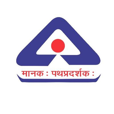 PIBMumbai's tweet photo. आम्ही एका वर्षात 10 कोटीपेक्षा अधिक दागिन्यांना हॉलमार्क करत आहोत. हॉलमार्किंग केंद्रांवर एका शिफ्टमध्ये 500 दागिन्यांचे हॉलमार्किंग करण्याची क्षमता आहे. सध्या केवळ 161 केंद्रांवर 500 पेक्षा अधिक दागिने हॉलमार्किंगसाठी येत आहेत: महासंचालक, @IndianStandards
#Hallmark4PureGold https://t.co/ZfhNRCS7Xc