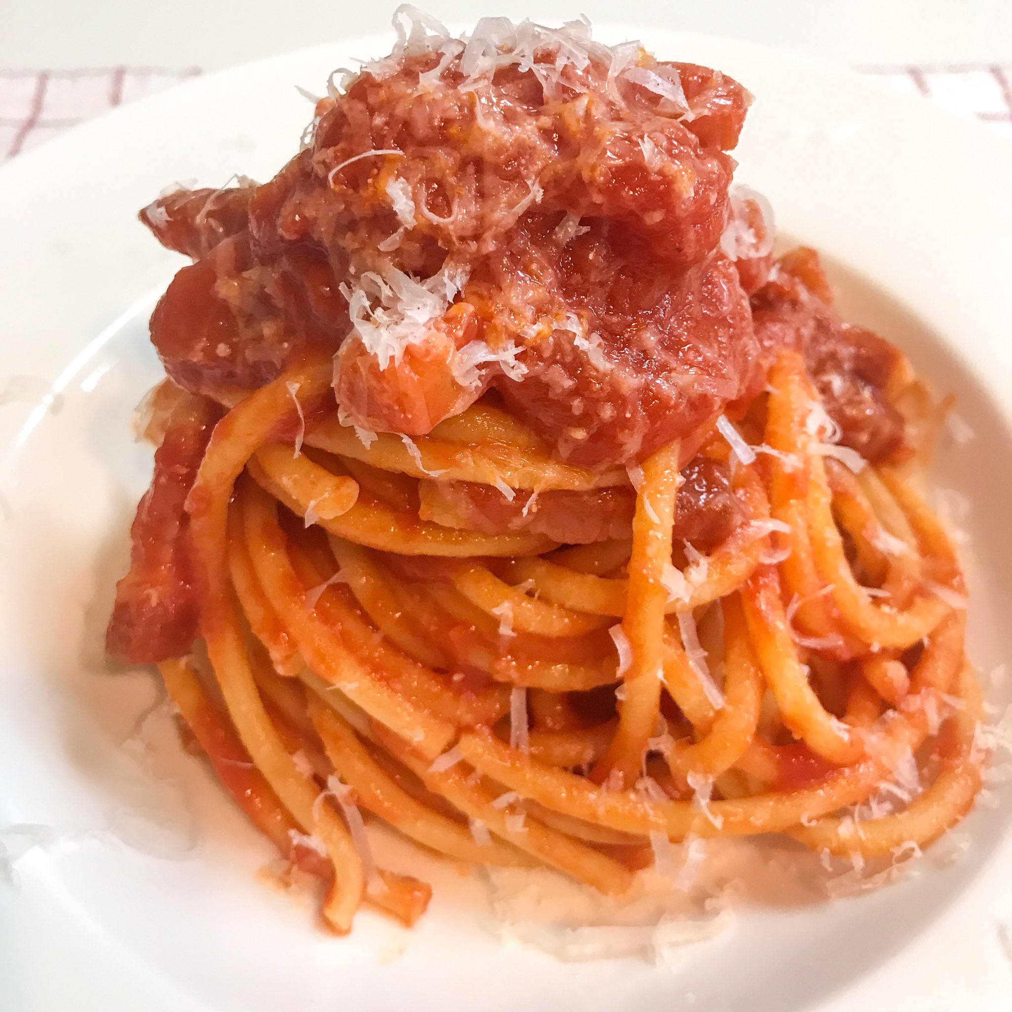 تويتر Taka Chan على تويتر カルディでブカティーニ買ったので ローマ3大パスタのアマトリチャーナ 作りました グアンチャーレは入手ハードル高いのでパンチェッタで ペコリーノロマーノの中毒性よ アマトリチャーナ ブカティーニ パスタ おうちごはん