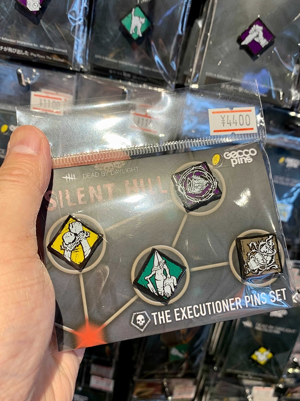 豆魚雷 高円寺店情報4 Dead By Daylight ピンズコレクション販売中 その他 レイス プレミアムスタチューや ホラー映画 キャラクターのフィギュアもございます Web通販完売 代引通販可 03 3312 3937 Deadbydaylgiht Dbd デッドバイデイライト