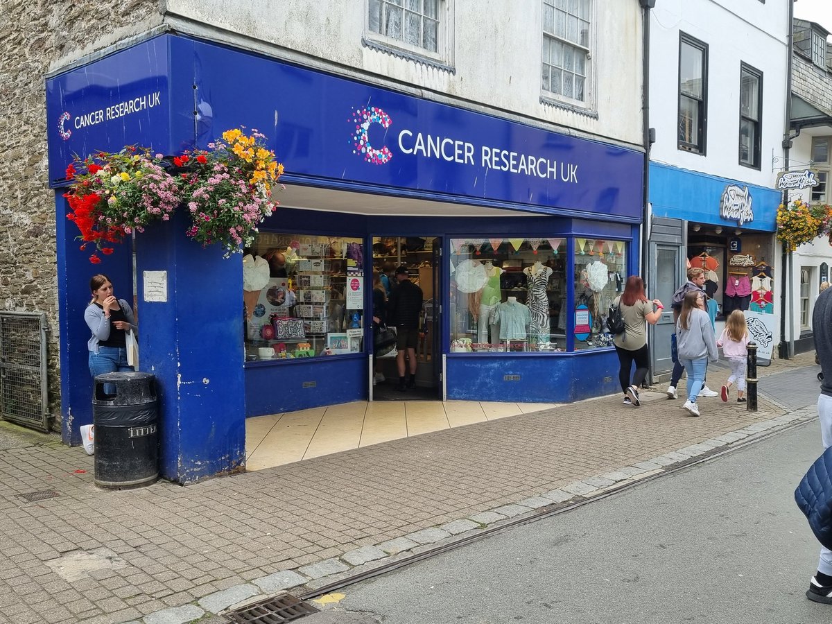 LouiseDallaway's tweet photo. 1/2 Yesterday, my daughter and I visited the lovely @CRUKLooeshop while on our holiday, when making a purchase, there was a very unpleasant visitor which the lovely volunteer Ann handled with superb professionalism. https://t.co/Z8gqJ3Vfub