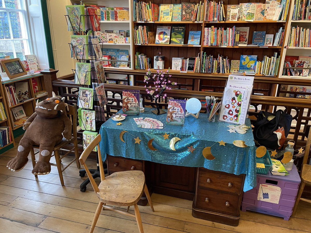 Come along to @Bookwells in #winchester this morning for a free drop in Children’s event! Storytelling and fun activities! #winchesterfamilies #funinwinchester #childrensbooks #kidsreading #kidsdayout