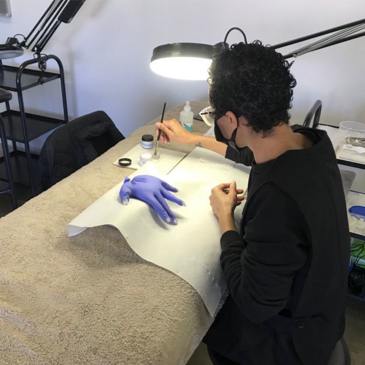 CamelotInt's tweet image. Nailing It! 💅🏽

Some of our Certificate in Beauty and Nail Technology and CIDESCO Aesthetics Students from DMR Institute of Beauty Cape Town in their Nail Technology practical class 💛🖤