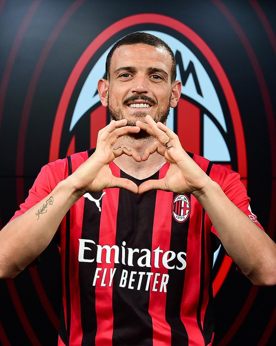 ShortCornerCast's tweet photo. Official Statement: Alessandro Florenzi officially joins Milan ❤️🖤 https://t.co/t9ifTGwLlR